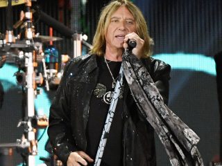 Joe Elliott revela que pasó la mayor parte de su gira en 'aislamiento total'