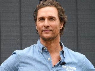 Matthew McConaughey es el rey del rock en el tráiler de Agent Elvis