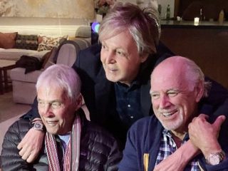 Paul McCartney rinde emotivo homenaje a Burt Bacharach