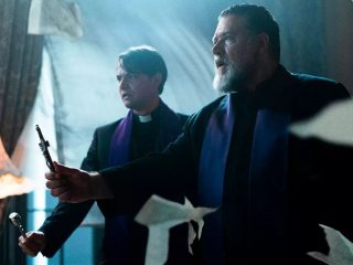 Russell Crowe se enfrenta a los demonios en el espeluznante tráiler de 'El exorcista del Papa'