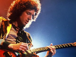 Brian May, es nombrado caballero por el rey Carlos III en el Palacio de Buckingham