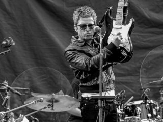 Escucha el nuevo sencillo de Noel Gallagher: “Dead to the world”