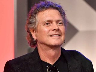 El baterista de Def Leppard, Rick Allen, es atacado violentamente en Florida