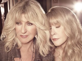 Stevie Nicks rinde un emotivo tributo a Christine McVie