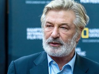 Retiran cargos penales de Alec Baldwin