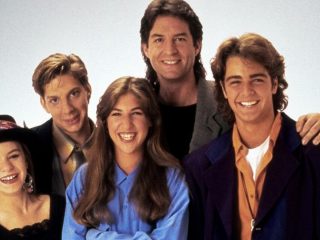 Mayim Bialik dice que el guión para el reboot de 'Blossom' está listo