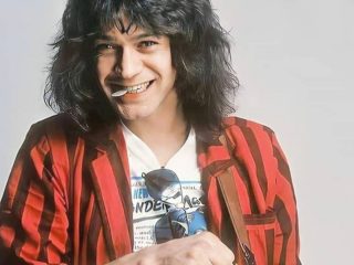 Una guitarra de Eddie Van Halen se vende por casi $ 4 millones de dólares