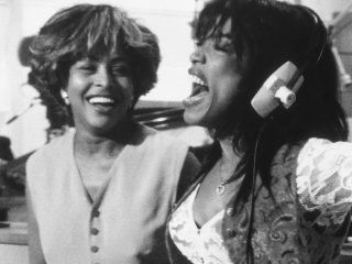 Angela Bassett honra a Tina Turner