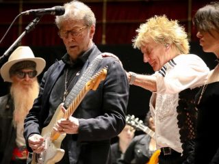 Eric Clapton, Kirk Hammett, Rod Stewart, Johnny Depp honran a Jeff Beck