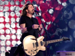 Foo Fighters comparte sereno nuevo sencillo 'Show Me How', con Violet Grohl