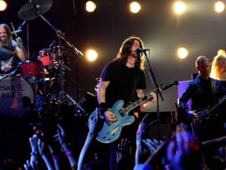 Foo Fighters dedica nuevo álbum a la madre de Taylor Hawkins y Dave Grohl