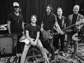 Foo Fighters estrena nueva epopeya de rock de 10 minutos: "The Teacher"