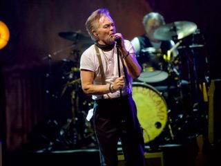 John Mellencamp regaña a sus fans