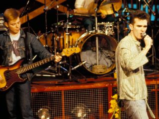 Morrissey honra al difunto Andy Rourke