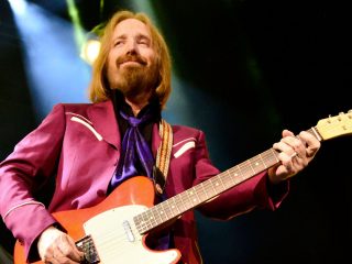 Tom Petty recibe un doctorado póstumo en música de la Universidad de Florida