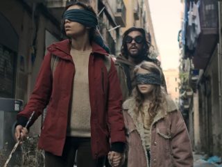 El éxito de terror de Netflix se globaliza en el tráiler de 'Bird Box Barcelona'