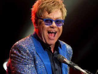 Manchester City canta 'Your Song' a Elton John