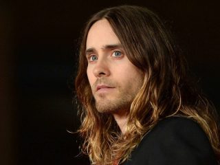 Jared Leto es captado escalando hotel en Berlín sin arnés