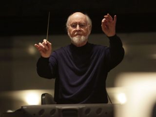 John Williams realiza una presentación sorpresa de  Indiana Jones