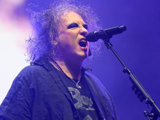 El significado detrás de las camisetas del líder de Cure, Robert Smith