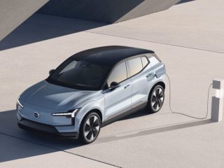 Propietarios de Volvo podrán utilizar los supercargadores de Tesla