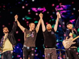 Coldplay podría encabezar Glastonbury 2024