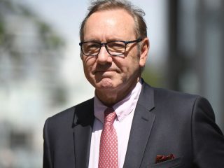 Kevin Spacey es declarado no culpable en juicio por agresión sexual