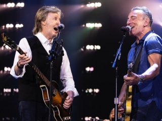 Bruce Springsteen, Paul McCartney y Dr. Dre cenan juntos