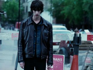 Mira a Richard Ashcroft recrear el video 'Bitter Sweet Symphony' de The Verve