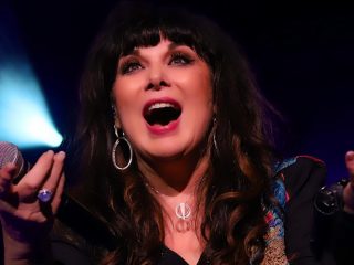 Escucha la versión en vivo del nuevo sencillo de Ann Wilson: 'This Is Now'