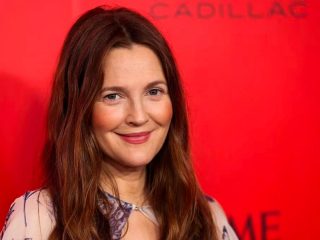 Luego de recibir críticas Drew Barrymore no reanudará su programa de entrevistas