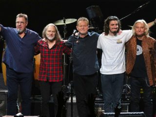 Eagles inician gira de despedida en la ciudad de Nueva York