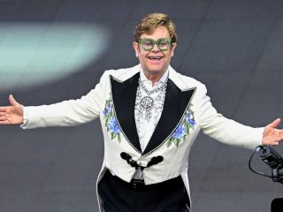 Elton John se presentará en la ceremonia de incorporación al Salón de la Fama del Rock and Roll de 2023