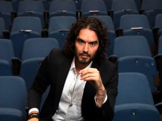 Russell Brand acusado de agresión sexual