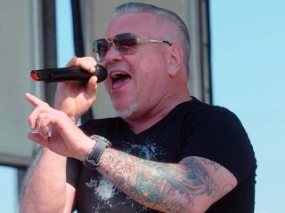 Steve Harwell, cantante de Smash Mouth, muere a los 56 años