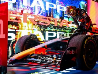 Verstappen logra la victoria en Qatar, Piastri lidera podio de McLaren