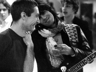 Keith Richards revela que todos los días rinde homenaje a Charlie Watts