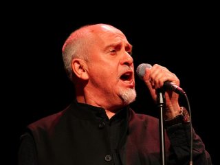 Escucha la nueva canción de Peter Gabriel 'This Is Home'