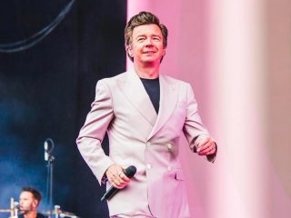 Rick Astley comparte nuevo álbum: Are We There Yet?