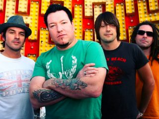 Smash Mouth reeditará Fush Yu Mang en honor al fallecido líder Steve Harwell