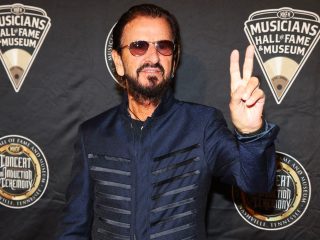 Ringo Starr reacciona a la “increíble” noticia de que Los Beatles son el número uno