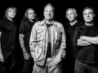 Peter Hook & The Light anuncia gira para 2024