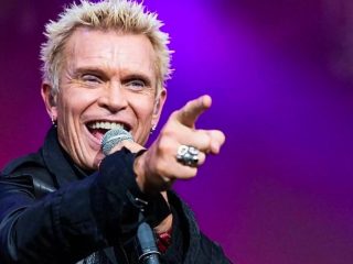 ¿Por qué Billy Idol reclutó a un traficante de drogas para torturar a su sello discográfico?