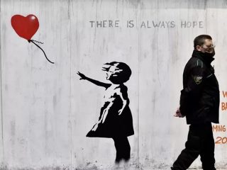 BBC publica un clip inédito de Banksy que aparentemente confirma su nombre real