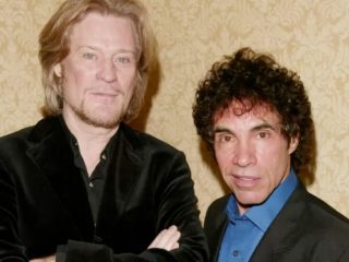 Daryl Hall obtiene orden de restricción contra John Oates en medio de una batalla legal