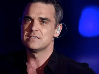 Fan de Robbie Williams muere tras caerse en concierto en Sídney