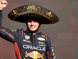 Verstappen logra victoria récord en el GP de México, Pérez abandona