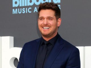 Michael Bublé rompió la regla de colaboración navideña para Cher