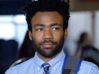 Donald Glover equilibra el espionaje con el matrimonio en el tráiler de Mr. & Mrs. Smith