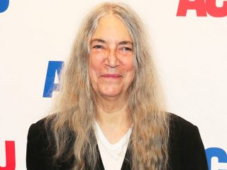 Hospitalizan a Patti Smith en Italia